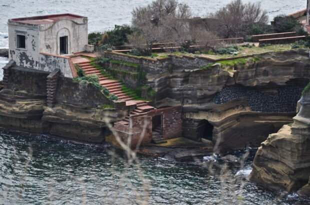 Проклятый остров Гайола, (Isola della Gaiola), Неаполь, Кампания, Италия