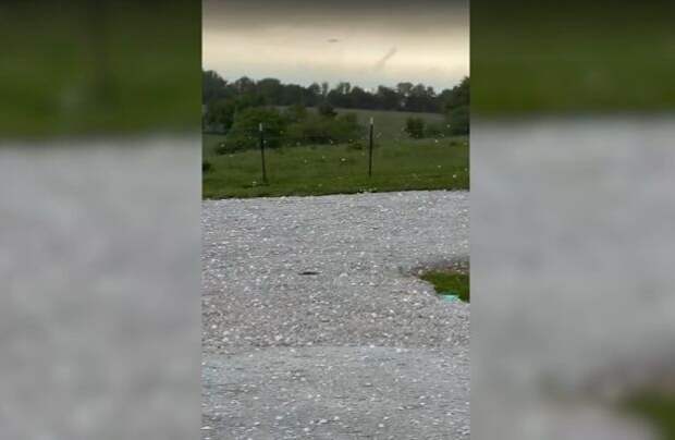 Градины с бейсбольный мяч обрушились на штат Миссури в США