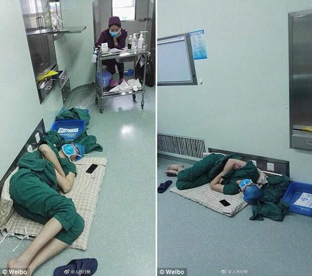 Этот хирурга, уснувшего на полу, в Китае назвали героем