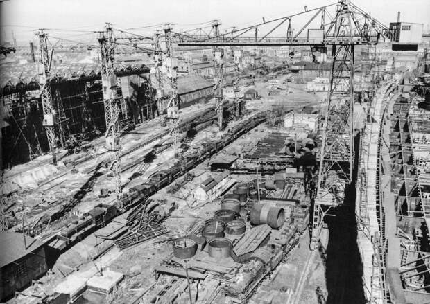 Все, кто интересуется историей отечественного флота, знают, что значили для него Николаевские верфи.-27