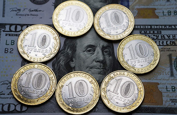 Рубль укрепился к доллару, евро и юаню