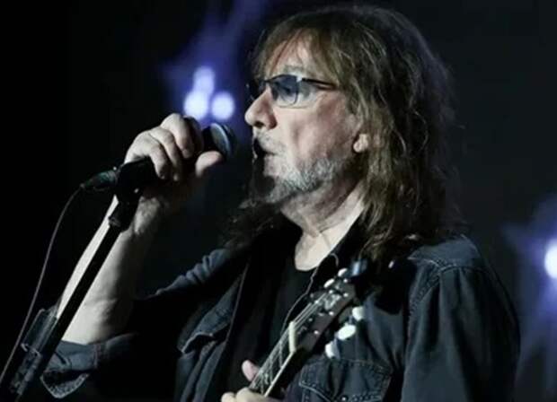 Директор Владимира Кузьмина вышел на связь после сообщений о плохом самочувствии музыканта