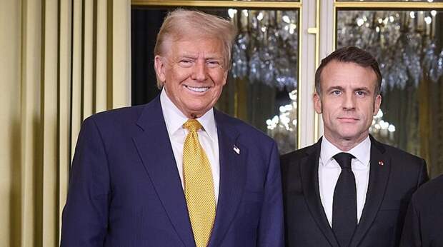 Трамп решил пошутить над Макроном, вспомнив "удар в челюсть" от его жены
