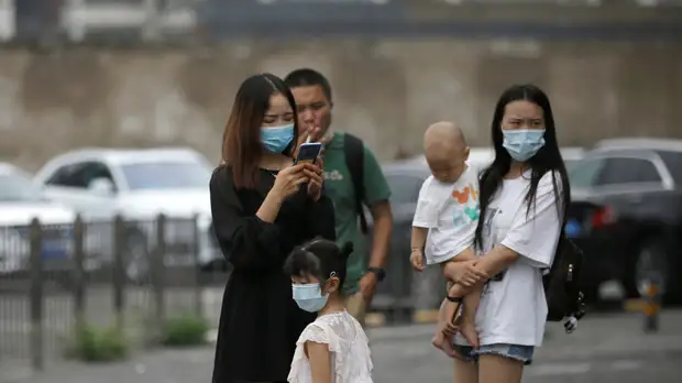 В Китае решили позволить семьям иметь троих детей