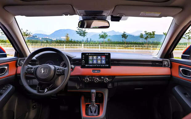 В России стартовали продажи надежного японского кроссовера: цена приемлема