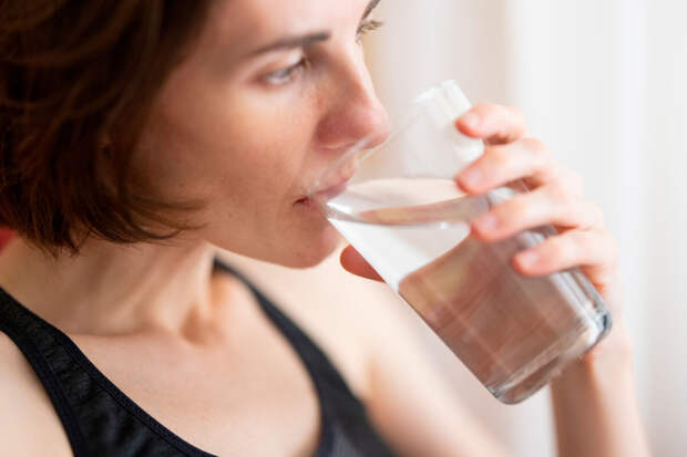 Диетолог Лазуренко: употребление воды поможет избавиться от лишнего веса