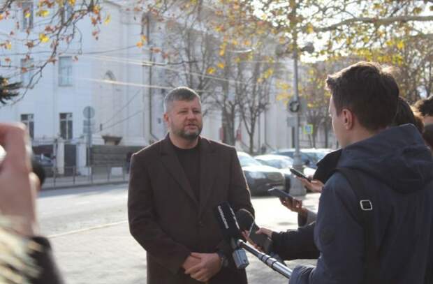 Руководитель департамента транспорта прокомментировал ситуацию с ремонтом улицы Суворова