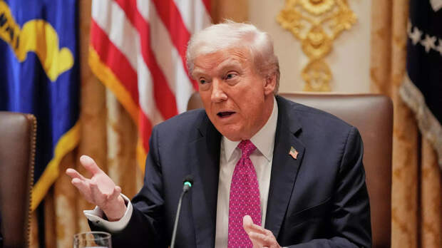 Президент США Дональд Трамп выступает во время встречи с Владимиром Зеленским - РИА Новости, 1920, 17.10.2025