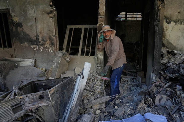 Панахи снял «Такси» из окна своей машины — о жизни в Тегеране без прикрас