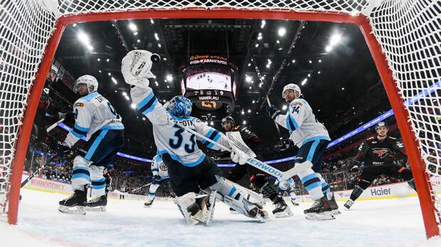 «Сибирь» продлила контракты с вратарями Красоткиным и Бердиным