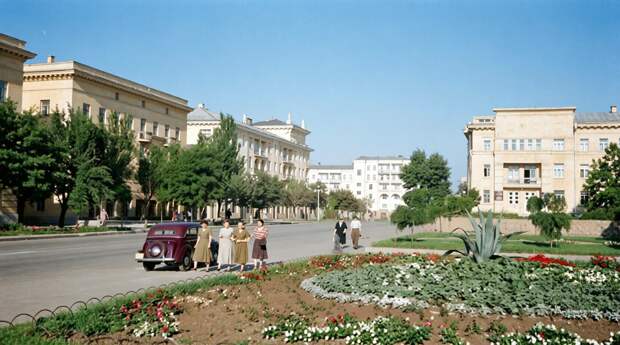 Сталино. Комсомольский проспект
