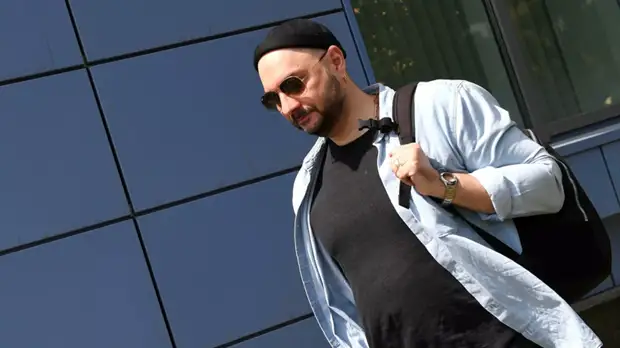 Суд отменил подписку о невыезде Кириллу Серебренникову