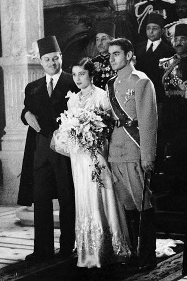 В том же году Кронпринцесса была назначена полковником 2-го кавалерийского Принцессы Фавзии полка, а в 1940 году стала председателем Ассоциации защиты детей. Эти посты она занимала до официального развода в 1948 году. египет, история, королева
