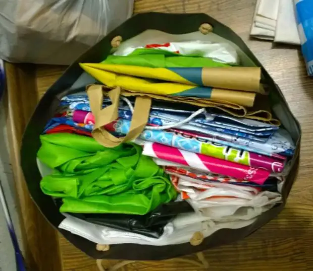 Обязательно хранить дома пакет с пакетами.