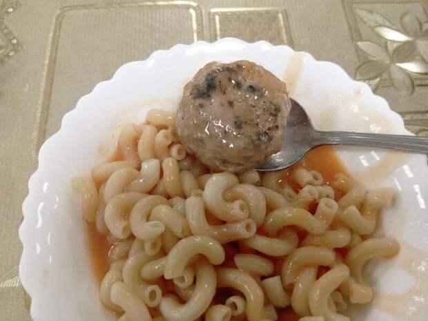 Прокуратура завершила проверку в школе, где детям подавали еду с плесенью