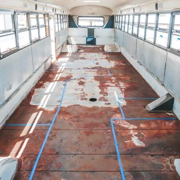 Семья из США переделала школьный автобус в дом мечты