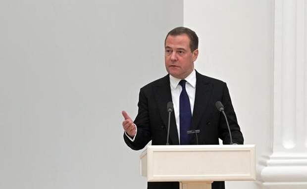 Медведев в День России опубликовал карту РФ с вписанной в ее границы Украиной