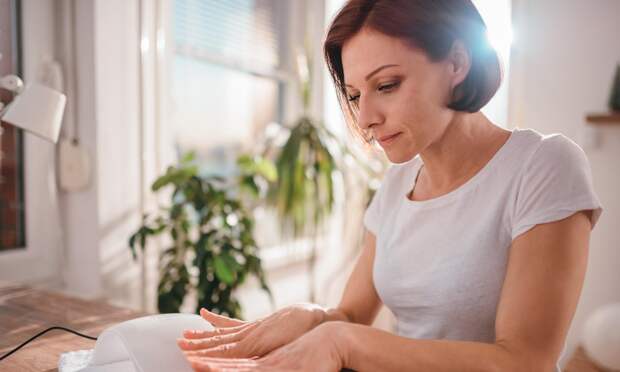 Как отмыть потемневшую кожу вокруг ногтей после картошки, ягод или граната