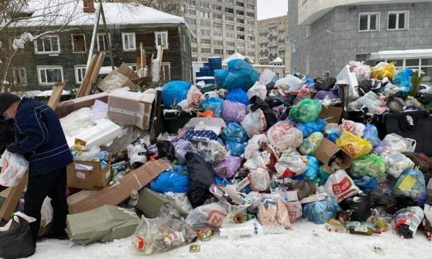 Архангельск завалило не только снегом, но и мусором