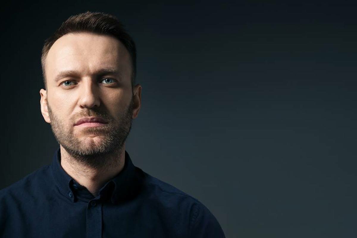 Почему Навальному помогают бизнесмены? Разбираем, кто и для чего оплачивал его лечение и выезд из страны.