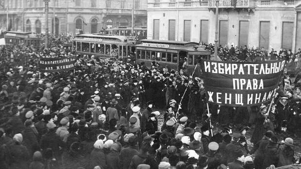 «Бросайте ружья и присоединяйтесь к нам». Как женщины устроили Февральскую революцию