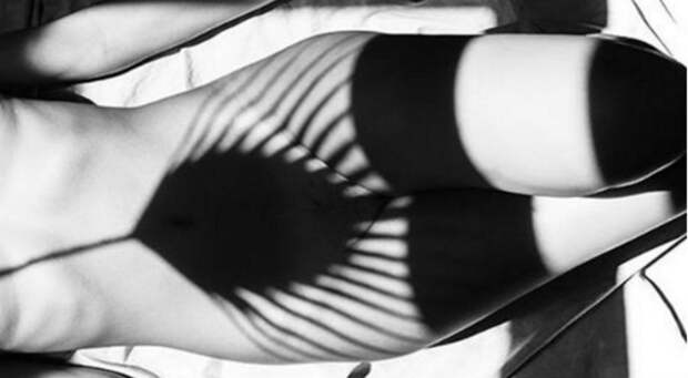 Фотограф Эмилио Хименес прикрыл обнаженных девушек природной тенью