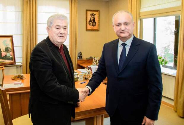 Молдова: «Блок президентов» против «Блока Дерека Хогана»