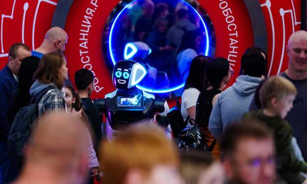 Встреча с настоящим космонавтом и шоу роботов: куда сходить 12 апреля с ребенком