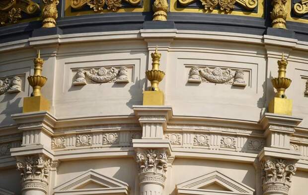 Бизнесмен строит для себя королевский дворец во Вьетнаме