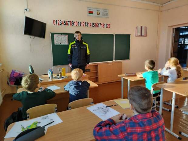 Профилактическая беседа ´Безопасное поведение на дороге и объектах железнодорожного транспорта´ с участием сотрудника ОГАИ УВ...