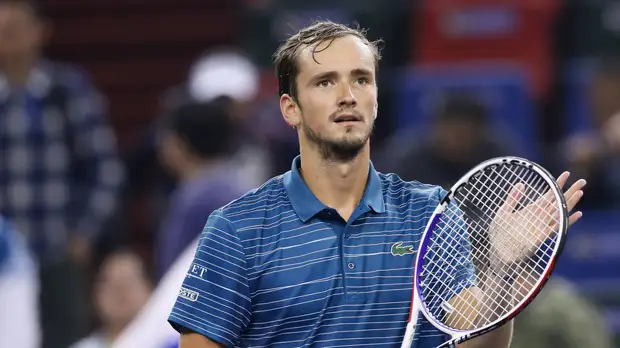 Медведев заявил, что хотел бы выступить на ОИ под российским флагом