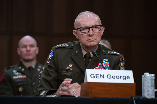 Политолог назвал первые версии причин отставки генералов в армии США
