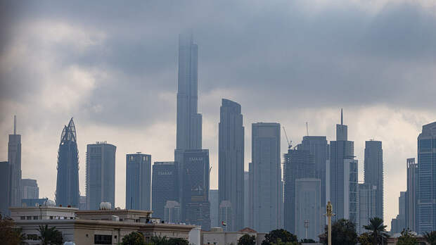 В Дубае обломки воздушной цели повредили небоскрёб