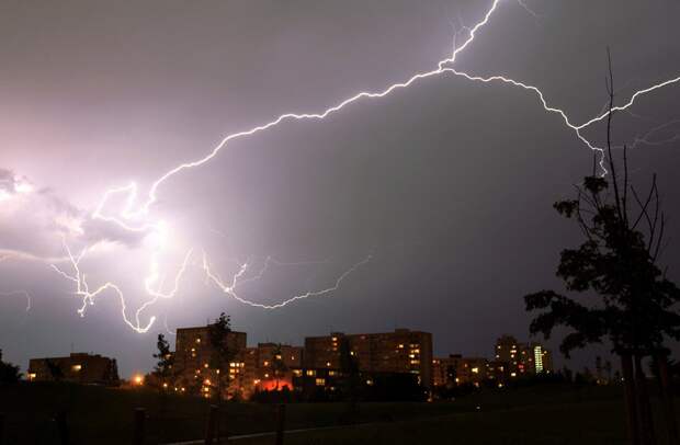 Ночной шторм в пригороде Праги