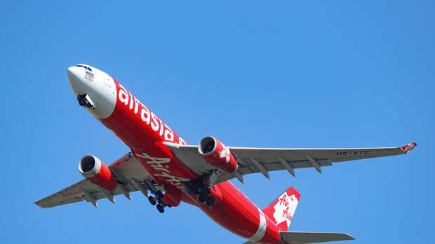 Лоукостер AirAsia X поднял тарифы на 40% из-за конфликта на Ближнем Востоке