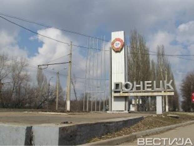 Ночью в Донецке гремели взрывы и залпы из тяжелого оружия