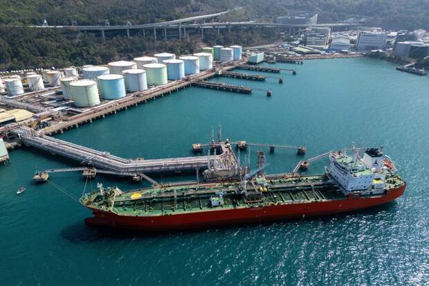 Песков: Россия вносит свой вклад в стабилизацию цен на нефть