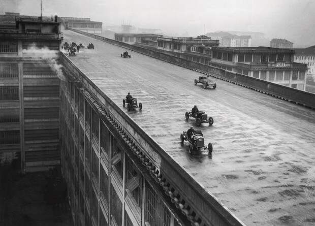 Фото №1 - История одной фотографии: испытание машин на крыше завода Fiat, 1928 год