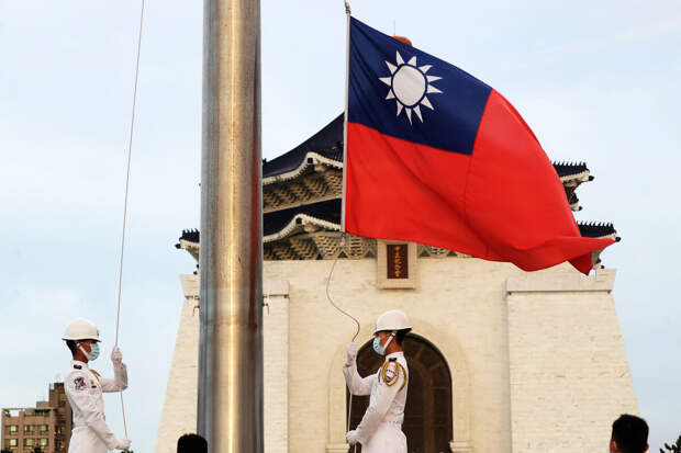 Армия Тайваня зафиксировала приближение к острову 33 самолетов и 31 корабля КНР