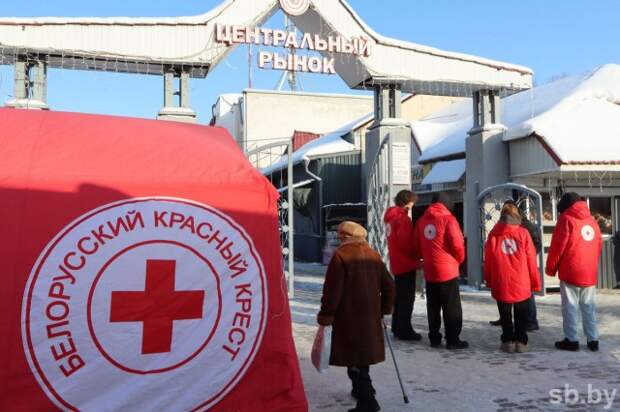 Посмотрели, какую помощь в морозы оказывают волонтеры Красного Креста в одном из пунктов обогрева в Могилеве.