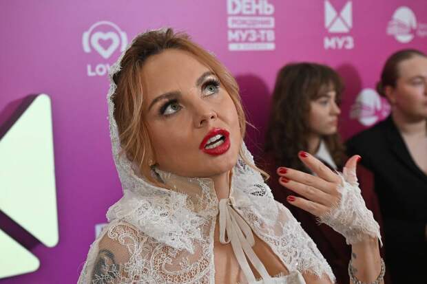 В сети оценили внешность отметившей 17-летие дочери певицы МакSим