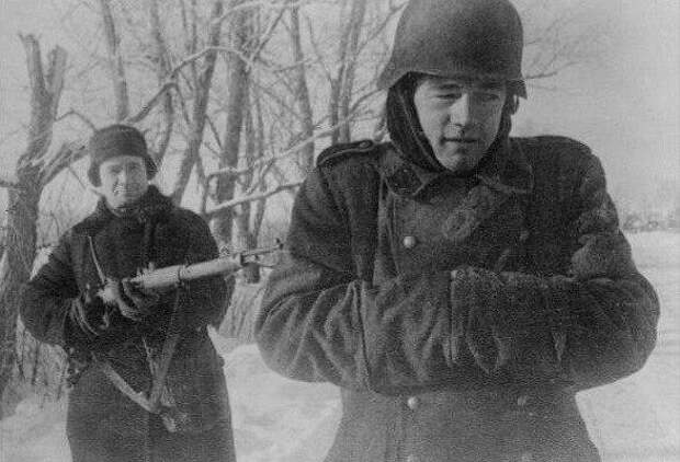 Венгры, снайперы, огнеметчики: кого еще советские солдаты не брали в плен