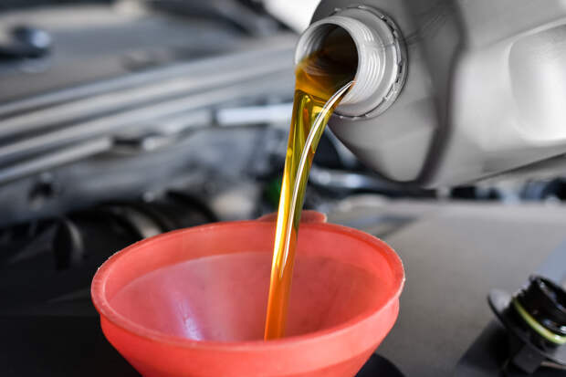 Россиян предупредили о резком подорожании автомасел