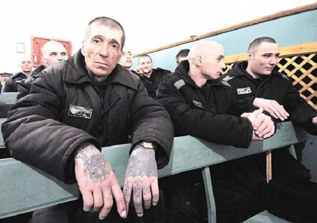 Чтобы не рухнул фронт на Украине освобождают из тюрем и отправляют на войну заключенных — NYT