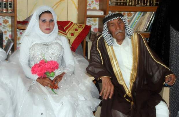 В Ираке фермер женился на девушке, моложе себя на 70 лет