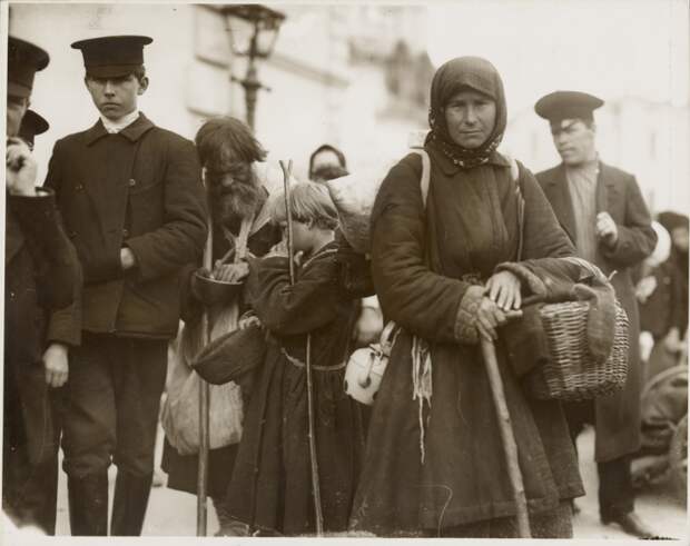 10 талантливых фотографий России 1913 года, сделанных Альфонсом Мухой