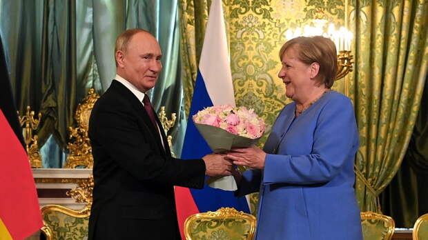Одни розы и никаких уступок — Der Spiegel об «отрезвляющей прощальной встрече» Путина и Меркель