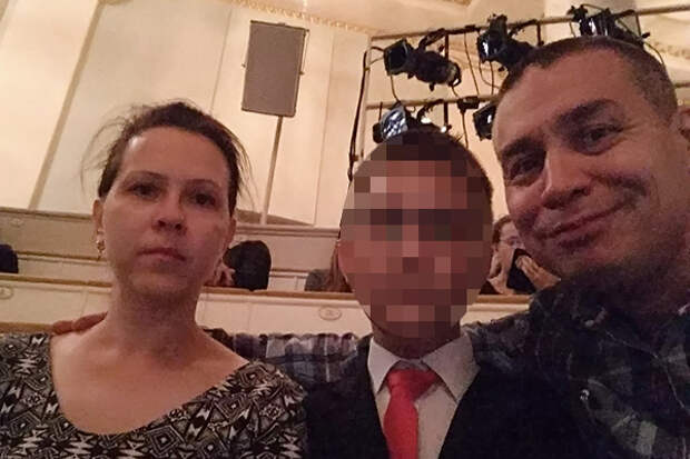 Тимур Булатов с женой и сыном