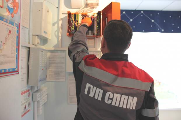Сотрудники столичного ГУП СППМ обеспечивают пожарную безопасность в образовательных учреждениях