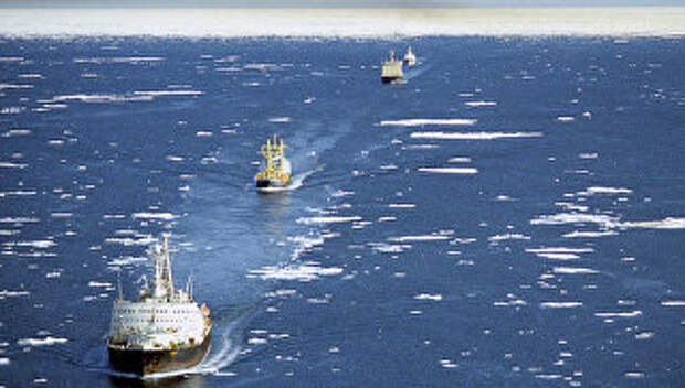 Караван судов на трассе Северного морского пути